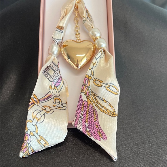 Serefina | Gold Heart Scarf Bag Charm ✨ - Picture 10 of 10